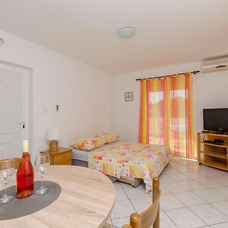 Apartments Danica Pirovac Luaran gambar