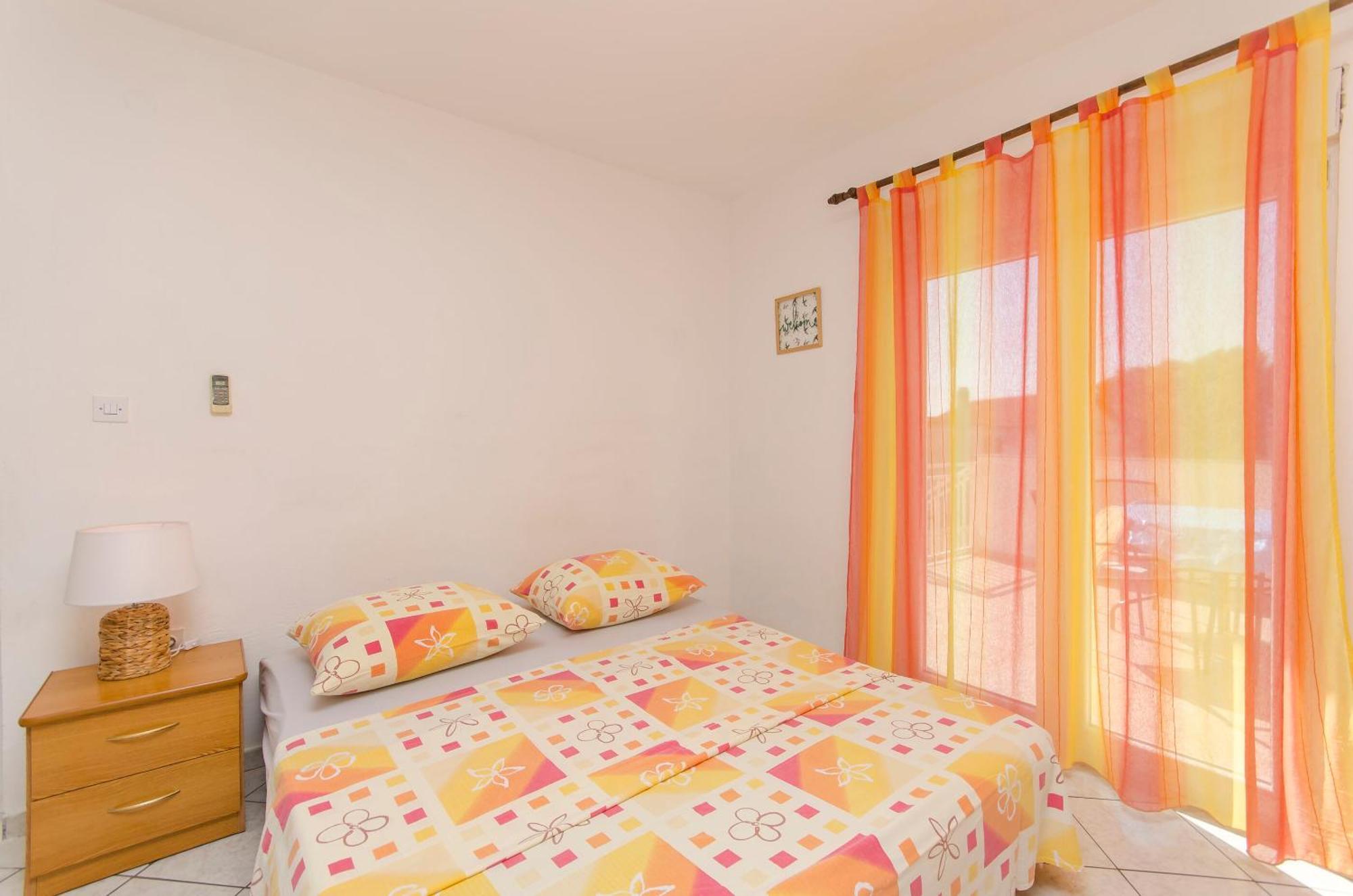 Apartments Danica Pirovac Luaran gambar
