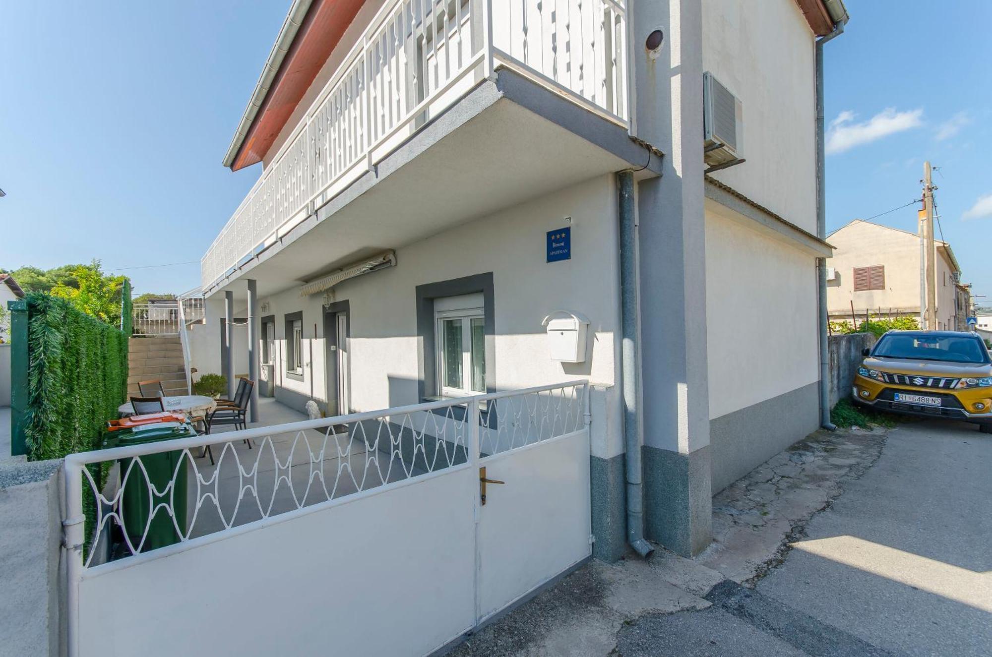 Apartments Danica Pirovac Luaran gambar